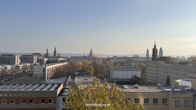 Image for the Tweet beginning: Der neue Bürofensterausblick 