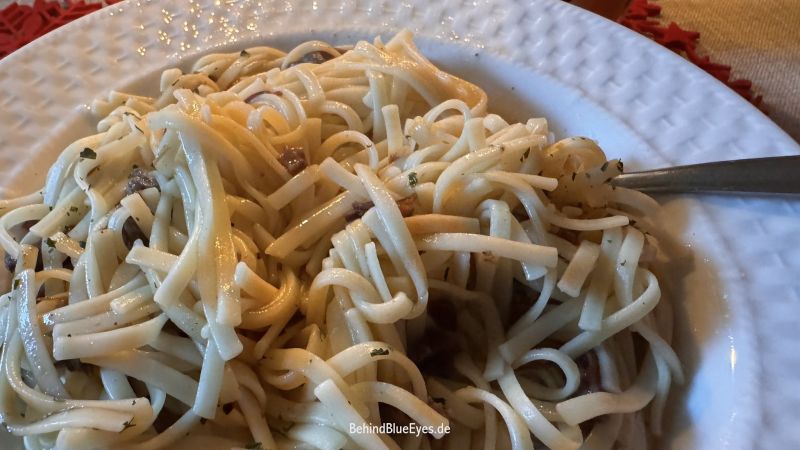 Image for the Tweet beginning: Die Weihnachtstraditionen beginnen. 